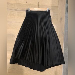 Uniqlo asymmetrical pleated skirt. Size small.